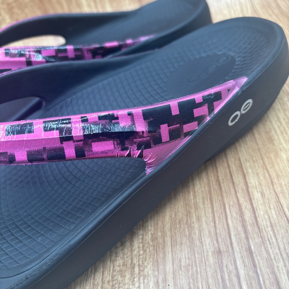 OOFOS OOlala Recovery Sandals Black Pink Geometric Women Size 11 EU 42 Flip Flop - Picture 4 of 8
